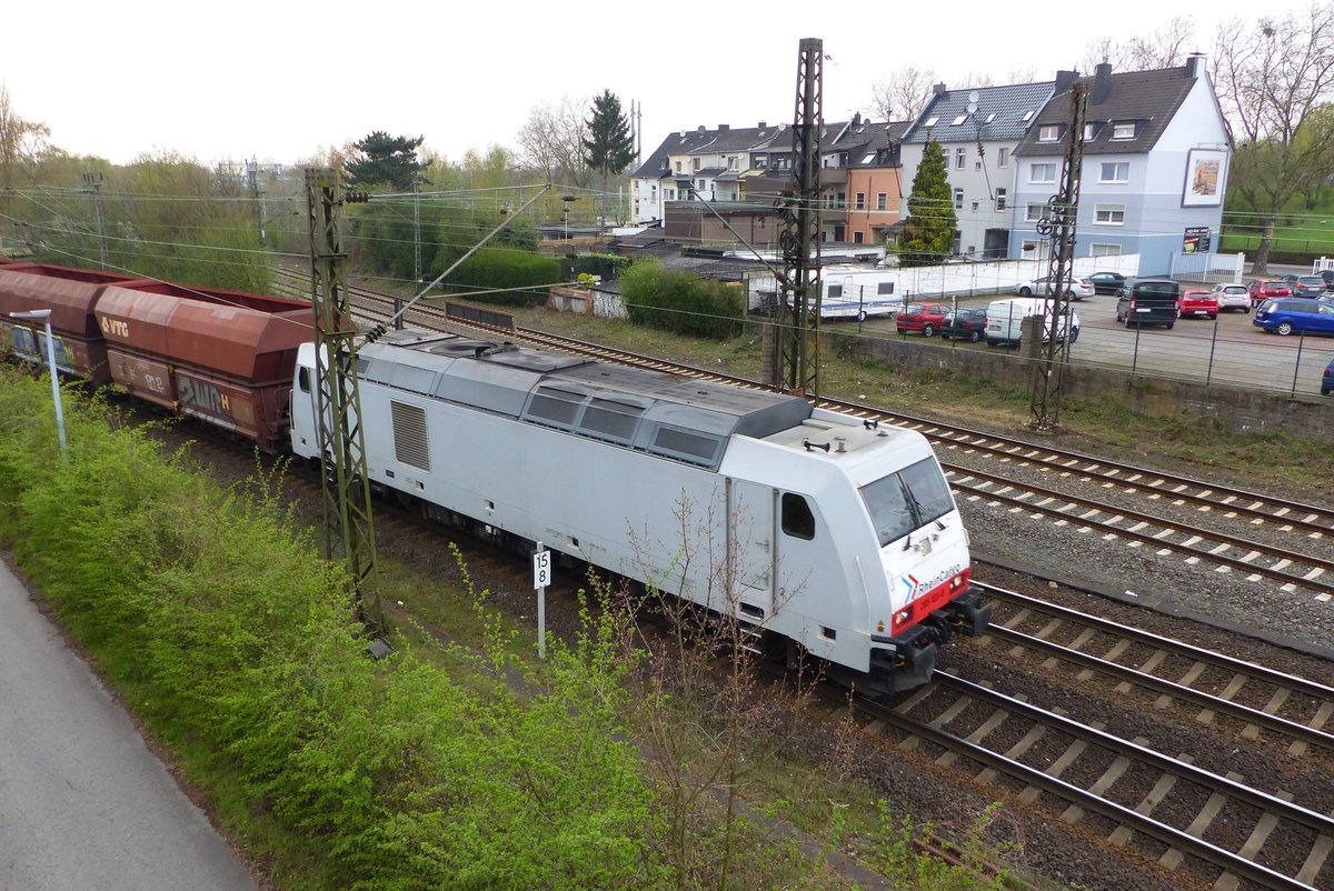 Rhein Cargo Diesellok 285 103-8 Hoffmannstrasse, Oberhausen 12-04-2018.

Rhein Cargo dieselloc 285 103-8 Hoffmannstrasse, Oberhausen 12-04-2018.