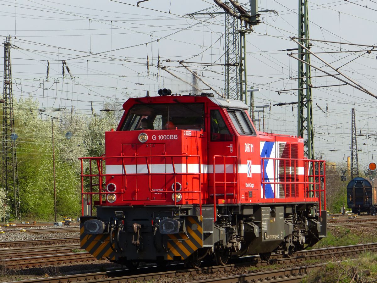 Rhein Cargo Diesellok DH 711 (92 80 1271 028-3 D-RHC) Gterbahnhof Oberhausen West 31-03-2017.

Rhein Cargo dieselloc DH 711 (92 80 1271 028-3 D-RHC) goederenstation Oberhausen West 31-03-2017.