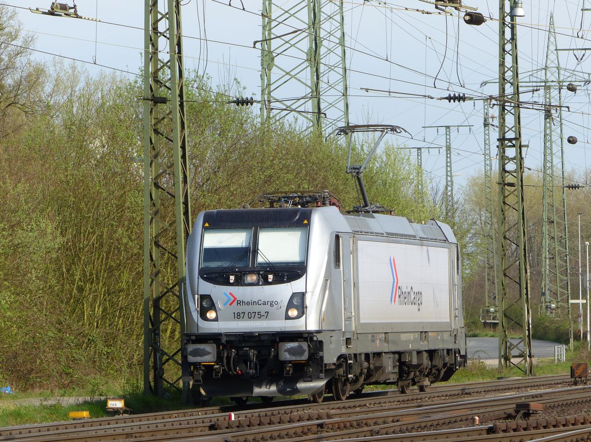 Rhein Cargo Lok 187 075-7 Porzer Ringstra�e, Rangierbahnhof K�ln Gremberg 31-03-2017.

Rhein Cargo loc 187 075-7 Porzer Ringstra�e, rangeerstation Keulen Gremberg 31-03-2017.