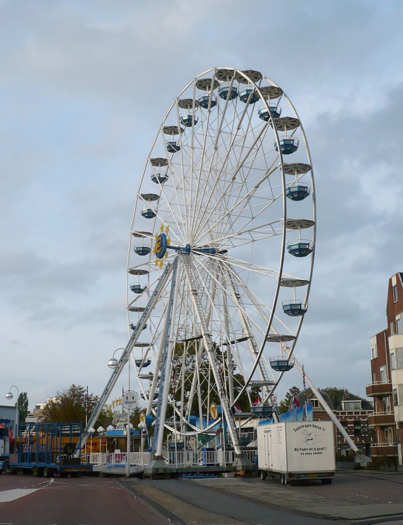 Riesenrad Molenwerf, Leiden 30-09-2012.

Reuzenrad in aanbouw voor de 3 oktoberkermis. Molenwerf, Leiden 30-09-2012.