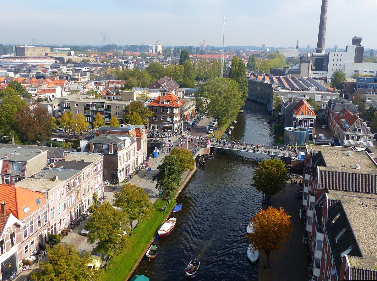 Rijnsburgersingel, Warmonder Brcke und Maresingel von oben gesehen. Leiden 03-10-2015.

Rijnsburgersingel, Warmonderbrug en Maresingel gefotografeerd vanuit het reuze rad tijdens de 3 oktoberkermis Leiden 03-10-2015.