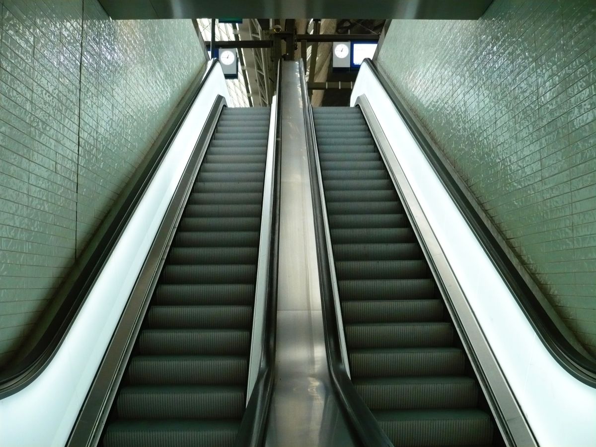 Roltreppe Gleis 10 und 11 Amsterdam Centraal Station 24-09-2014.

Roltrap naar spoor 10 en 11 Amsterdam Centraal Station 24-09-2014.