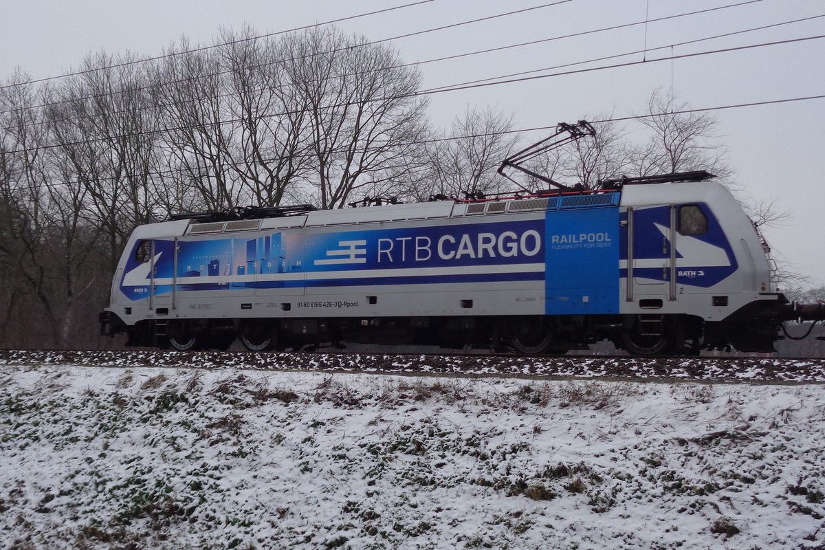 RTB 186 426 wirbt für Rotterdam und passiert am 24 Jänner 2019 Tilburg Oude Warande.