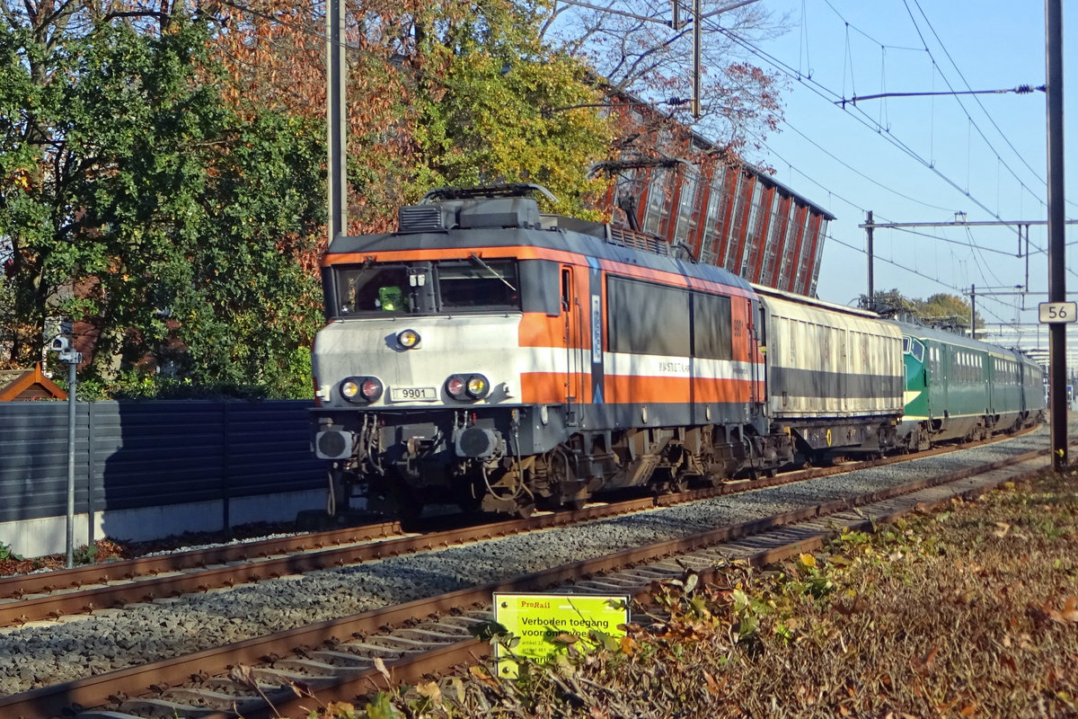 RXP, ex-LOCON 9901 zieht ein Museumszug durch Wijchen nach Eindhoven am 10 November 2019.