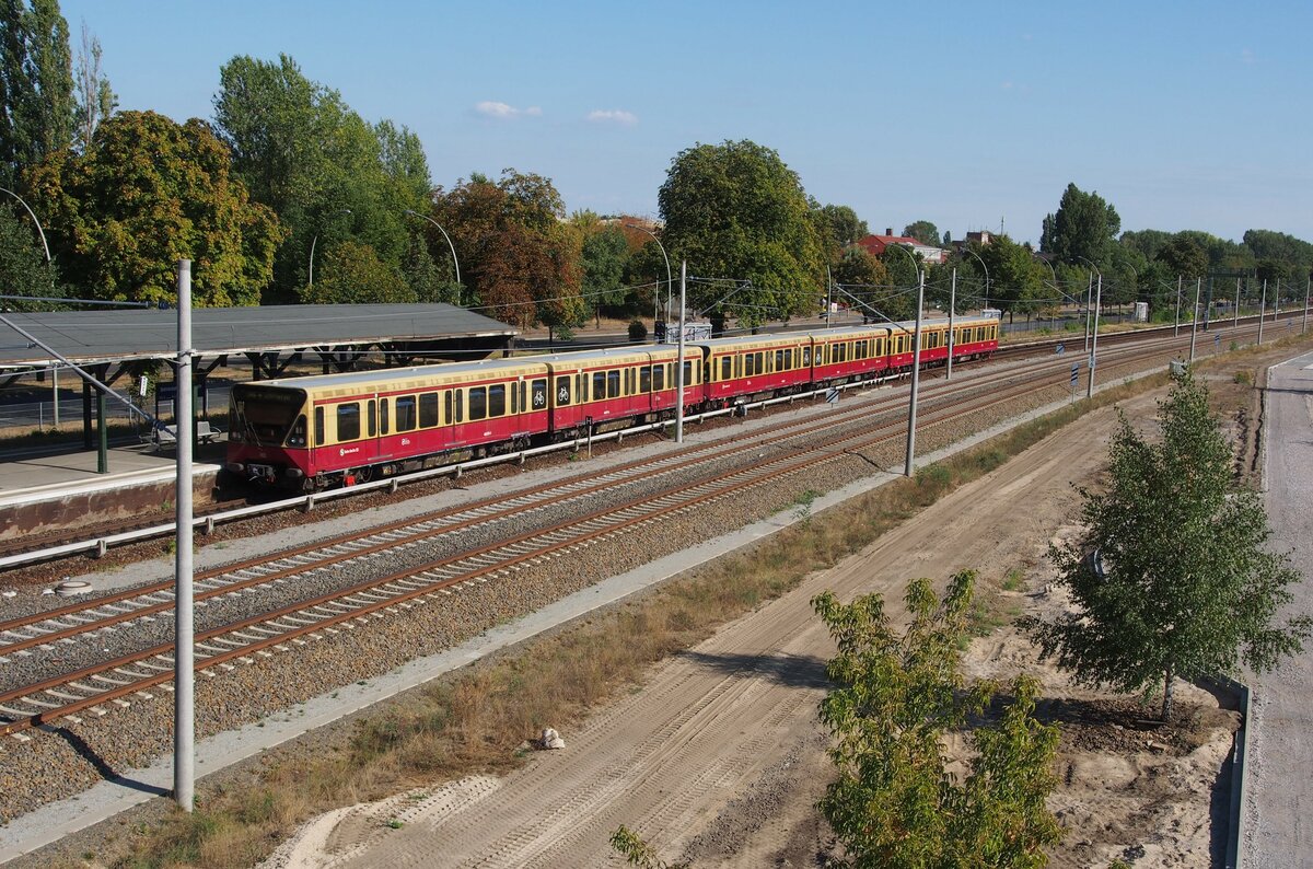 S-Bahn BR 481 im Bahnhof Betriebshof Berlin Schneweide am 09.09.2018.