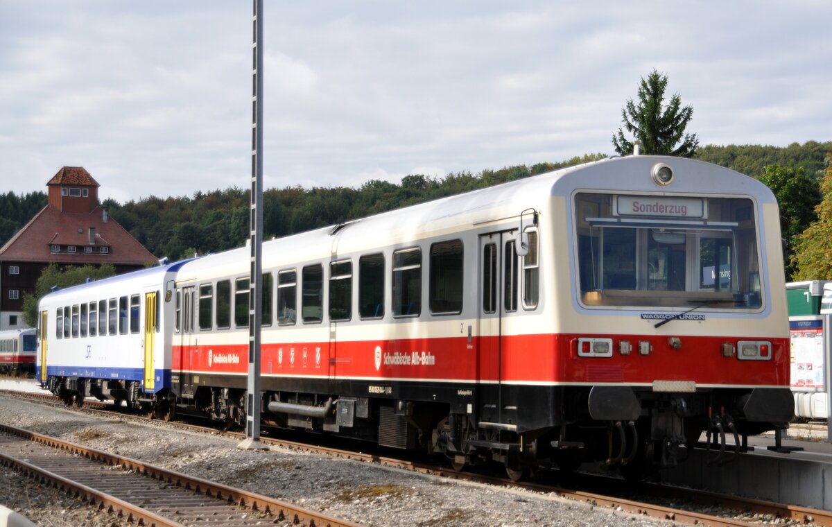 SAB 95 80 0 626 04-1 D-SAB und VS 250 der Schwäbischen Albbahn (SAB) in Münsingen am 17.09.2016.