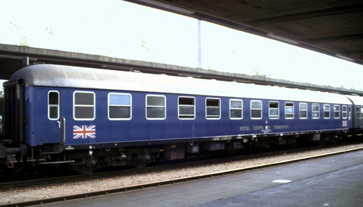 Salonwagen der Royal Corps of Transport 51 80 09-40 002-0 Salon üm in Braunschweig am 04.09.1982.
