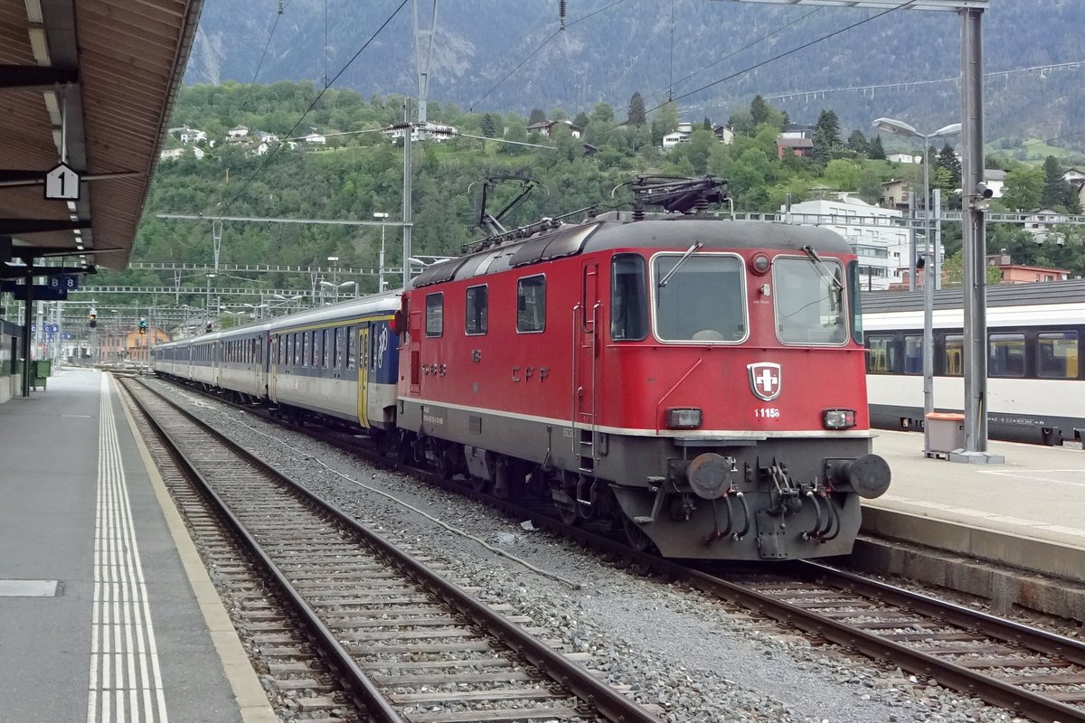 SBB 11158 steht am 27 Mai 2019 in Brig mit ein RB nach Domodossola.