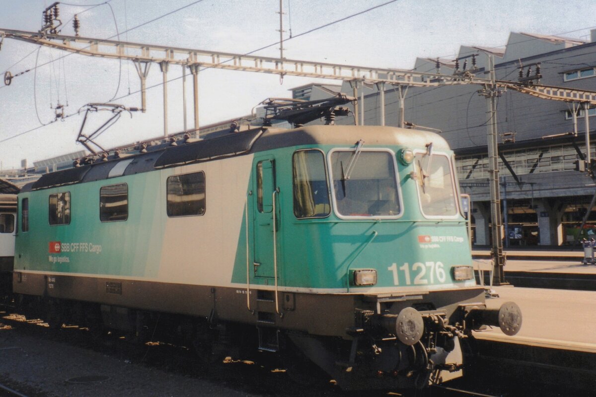 SBB 11276 tragt am 18 Juni 2001 ein Versuchslackierung für SBB Cargo in Luzern HB.