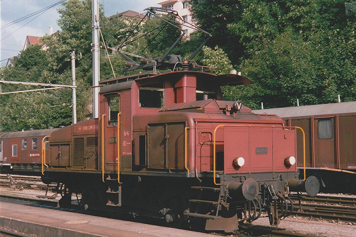 SBB 16359 steht am 24 Mai 2002 in Rorschach und hat eine Pause.