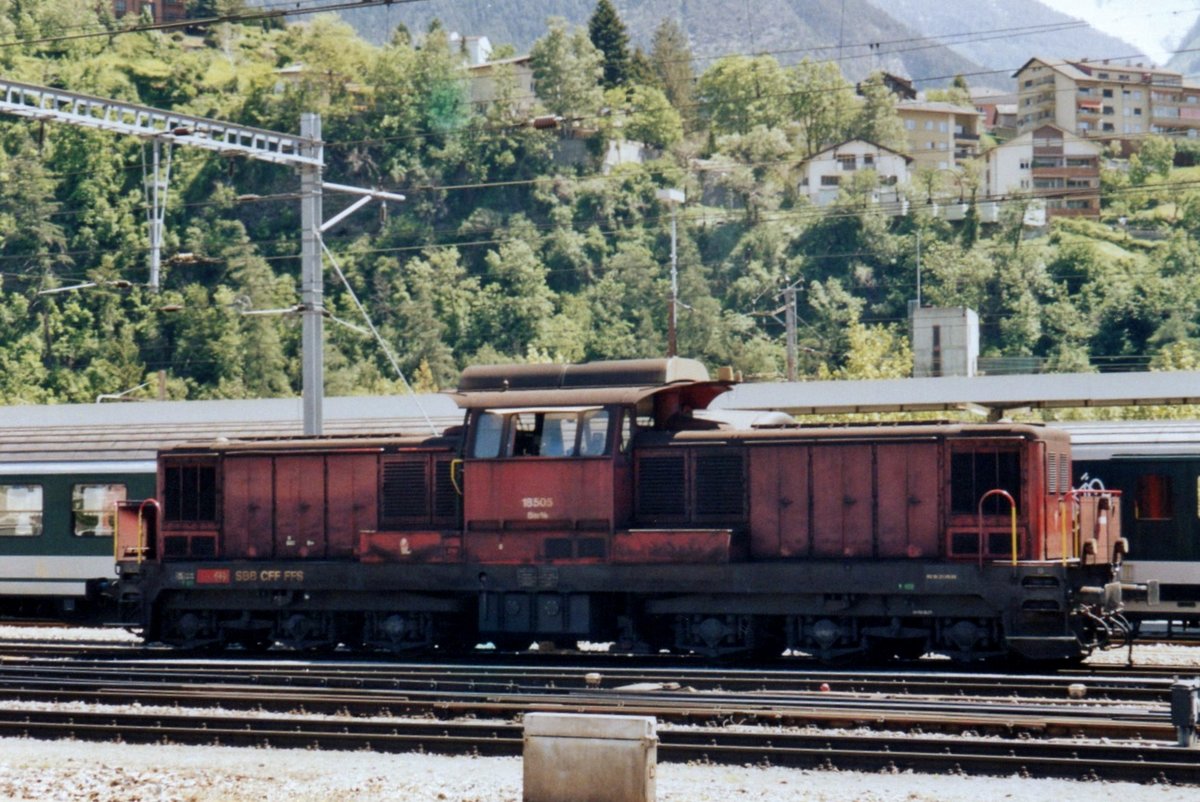 SBB 18505 steht am 20 Juni 2001 in Chiasso.