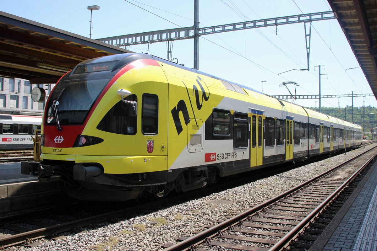 SBB 521 017 treft als S-Bahn nach Rotkreuz am 24 Mai 2026 in Brugg AG ein.