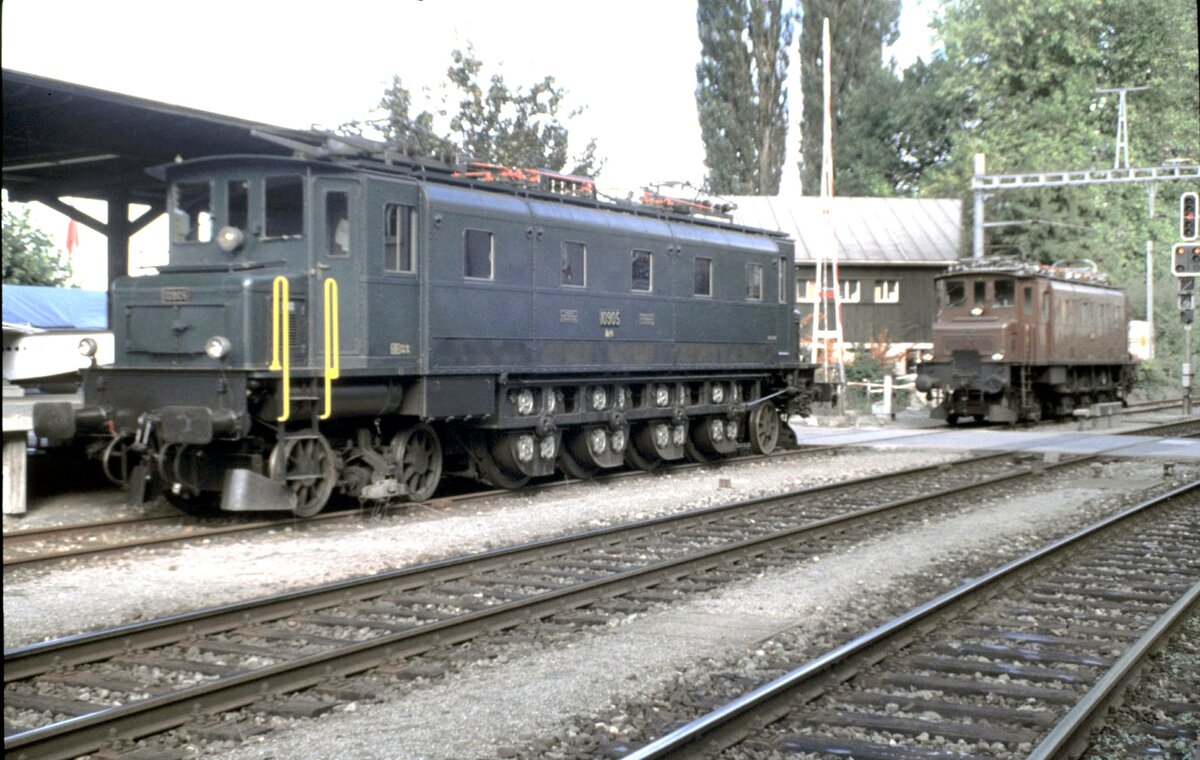 SBB Ae 4/7 Nr.10 905 und Ae3/6 I Nr.10 700 in Rorschach Hafen am 06.09.1998.