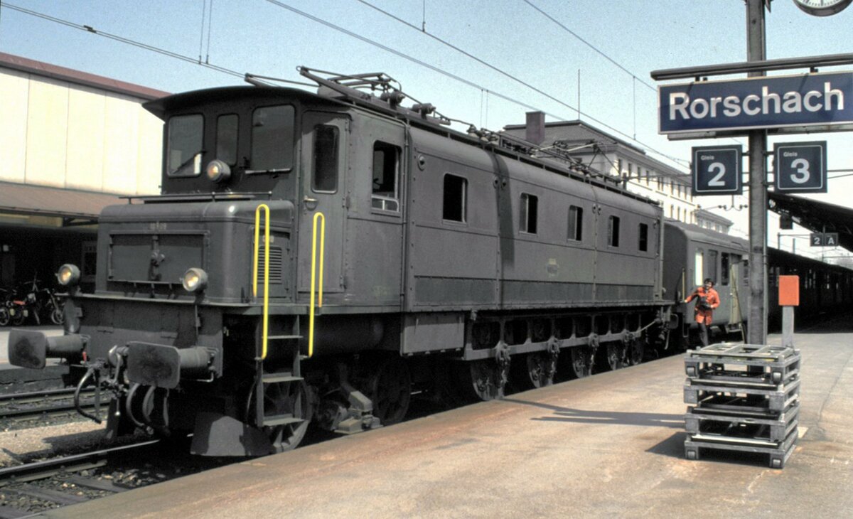 SBB Ae 4/7 Nr.10 909 in Rorschach im Mai 1991.