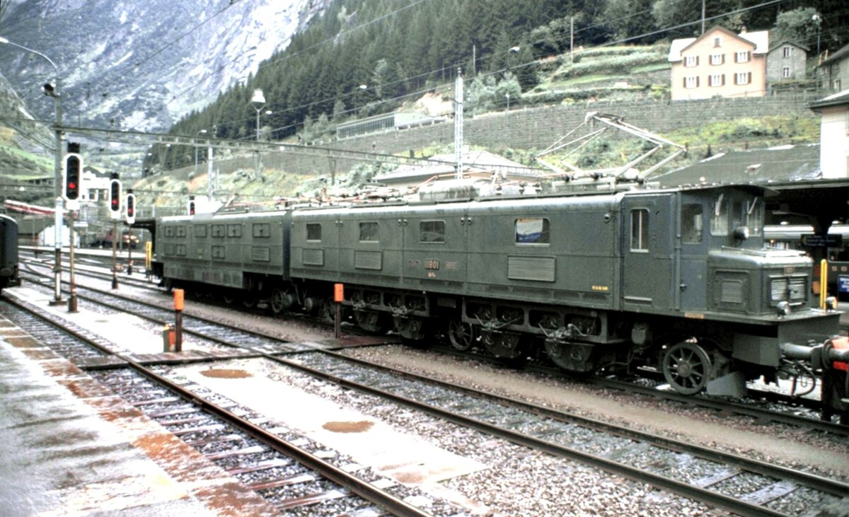 SBB Ae 8/14 Nr.11 801 in Göschenen zum Jubiläum 100 Jahre Gotthard-Bahn am 22.08.1981.