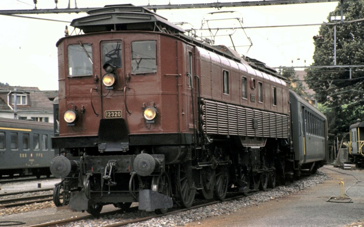 SBB Be 4/6 Nr.12 320 mit Hochzeitszug in Winterthur am 16.08.1980.
