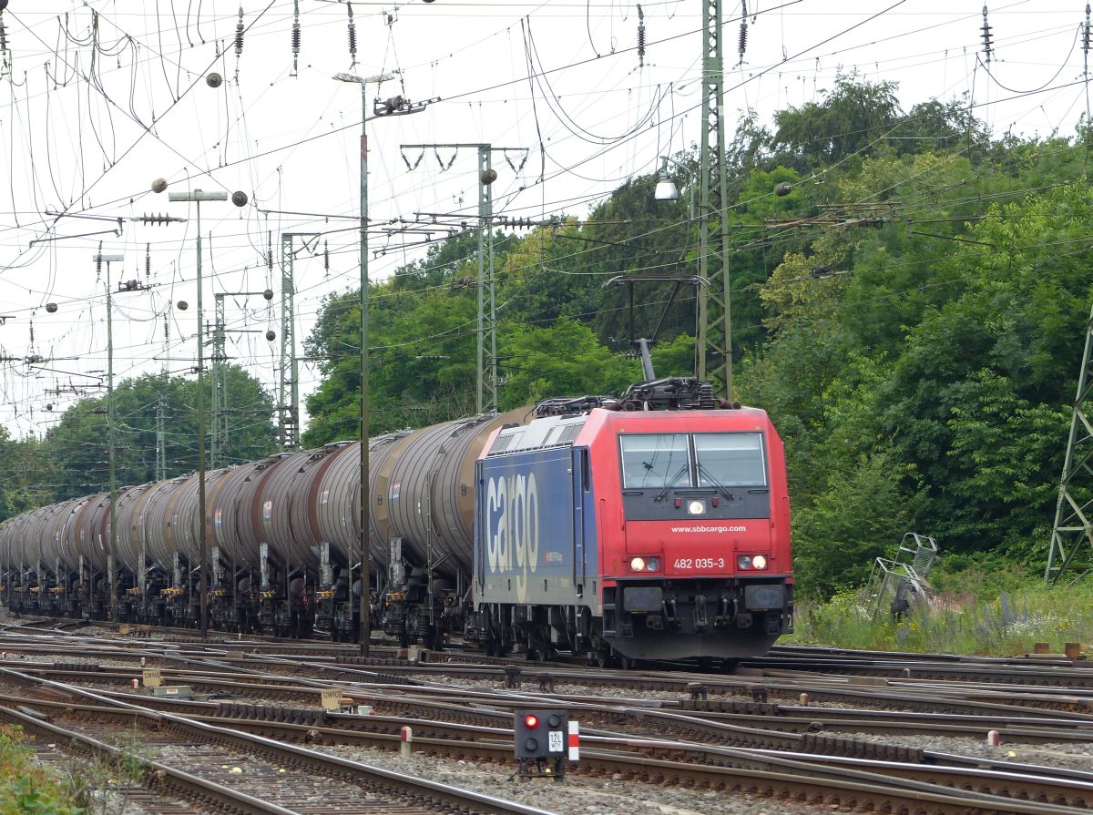 SBB Cargo loc 482 035-3 Rangierbahnhof Gremberg, Porzer Ringstra�e, K�ln, Deutschland 08-07-2016.

SBB Cargo loc 482 035-3 rangeerstation Gremberg, Porzer Ringstra�e, Keulen, Duitsland 08-07-2016.
