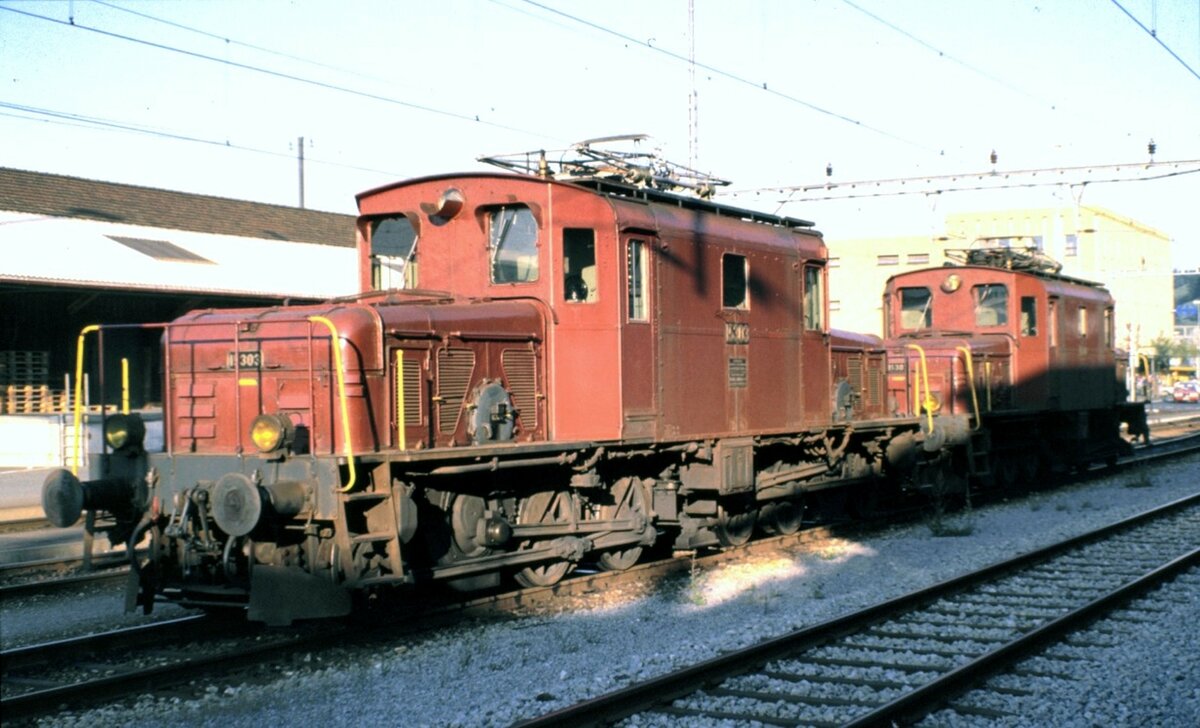 SBB De 6/6 Nr.15 303 und 15 502 Seetalkrokodil in Lenzburg am 24.08.1980.