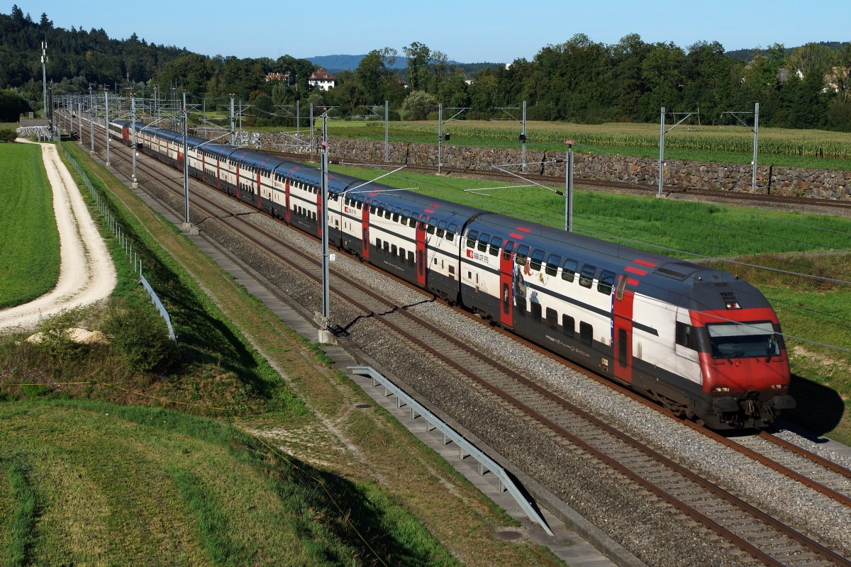 SBB: Doppelstockpendel auf der Neubaustrecke  BAHN 2000  Mattstetten-Rothrist bei Roggwil am 26. August 2015.
Foto: Walter Ruetsch