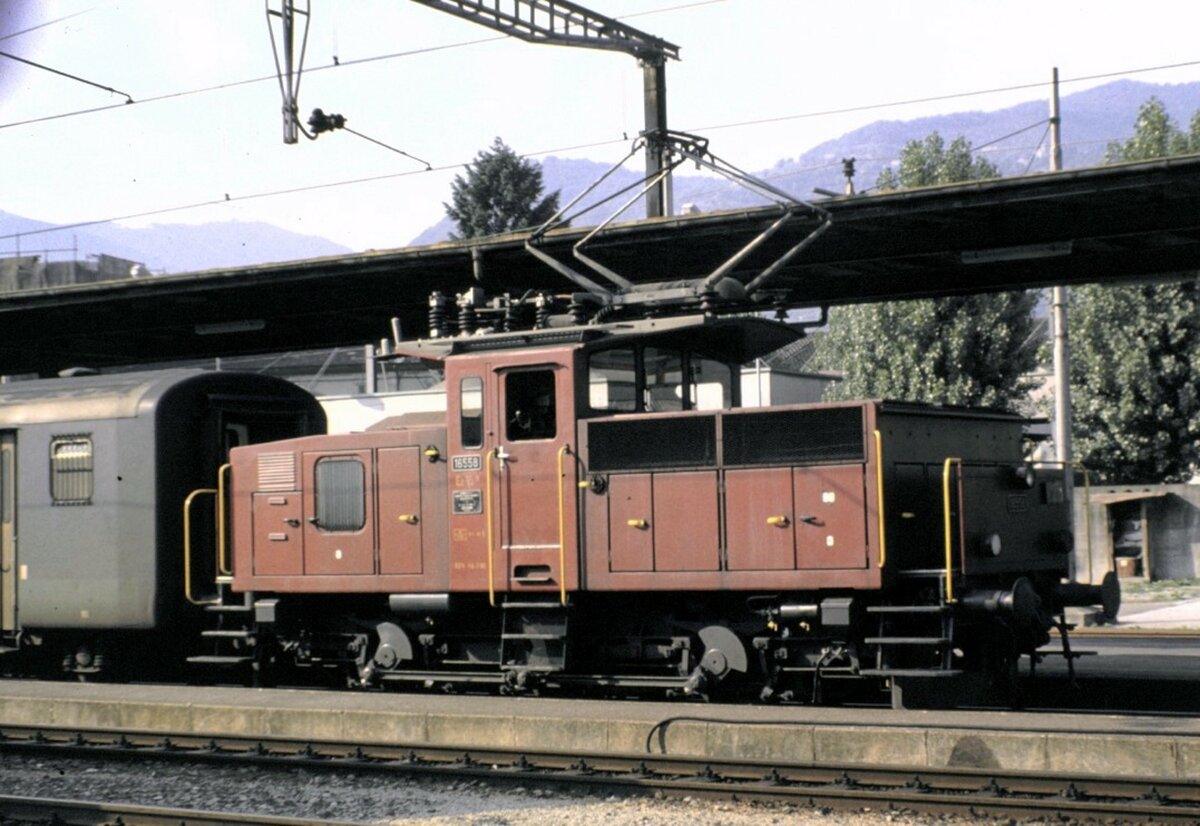 SBB Ee 3/3 IV Nr.16 558 in Chiasso am 29.05.1981.