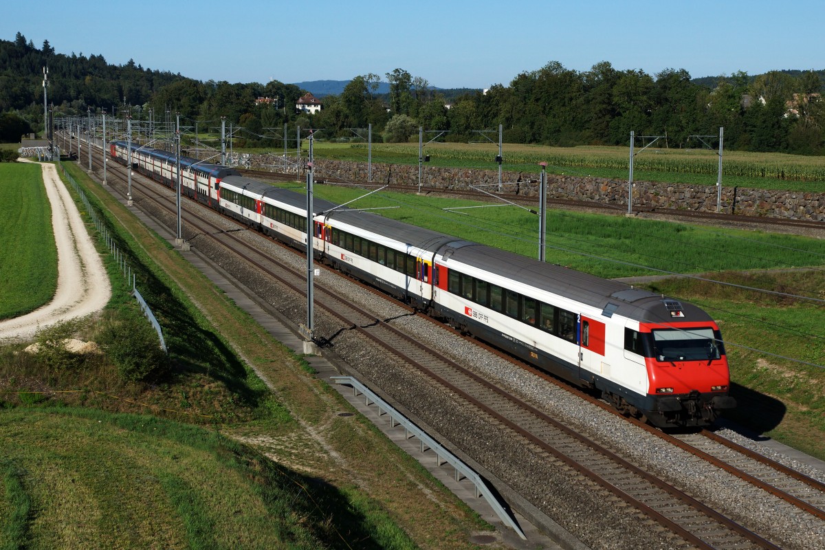 SBB: Mit EW IV Wagen verstrkter Doppelstockpendel auf der Neubaustrecke  BAHN 2000  Mattstetten-Rothrist bei Roggwil am 26. August 2015.
Foto: Walter Ruetsch 