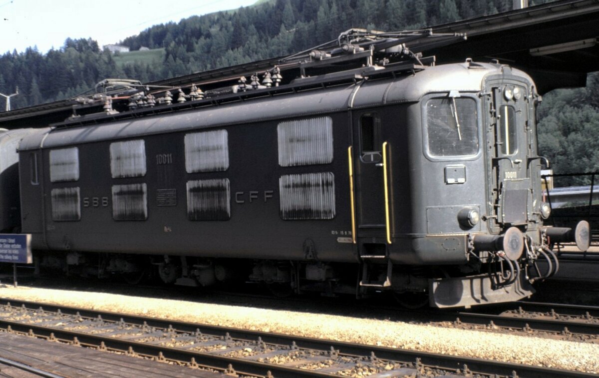 SBB Re 4/4 I Nr.10 011 in Göschenen am 14.06.1980.