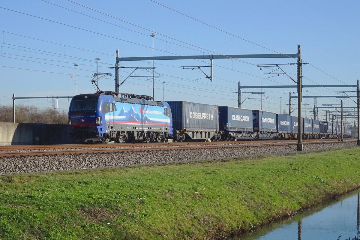 SBBCI 193 528 durchfahrt samt Containerzug Valburg am 8 Februar 2023.
