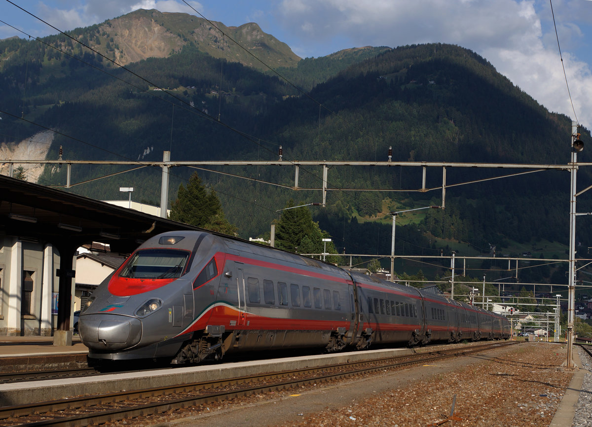 SBB/FS: Ein unbekannter FS ETR 610 bei der Einfahrt Airolo am 13. September 2016.
Foto: Walter Ruetsch