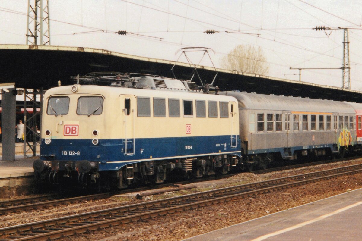 Scanbild von 110 132 in Kln Deutz am 13 April 2000.