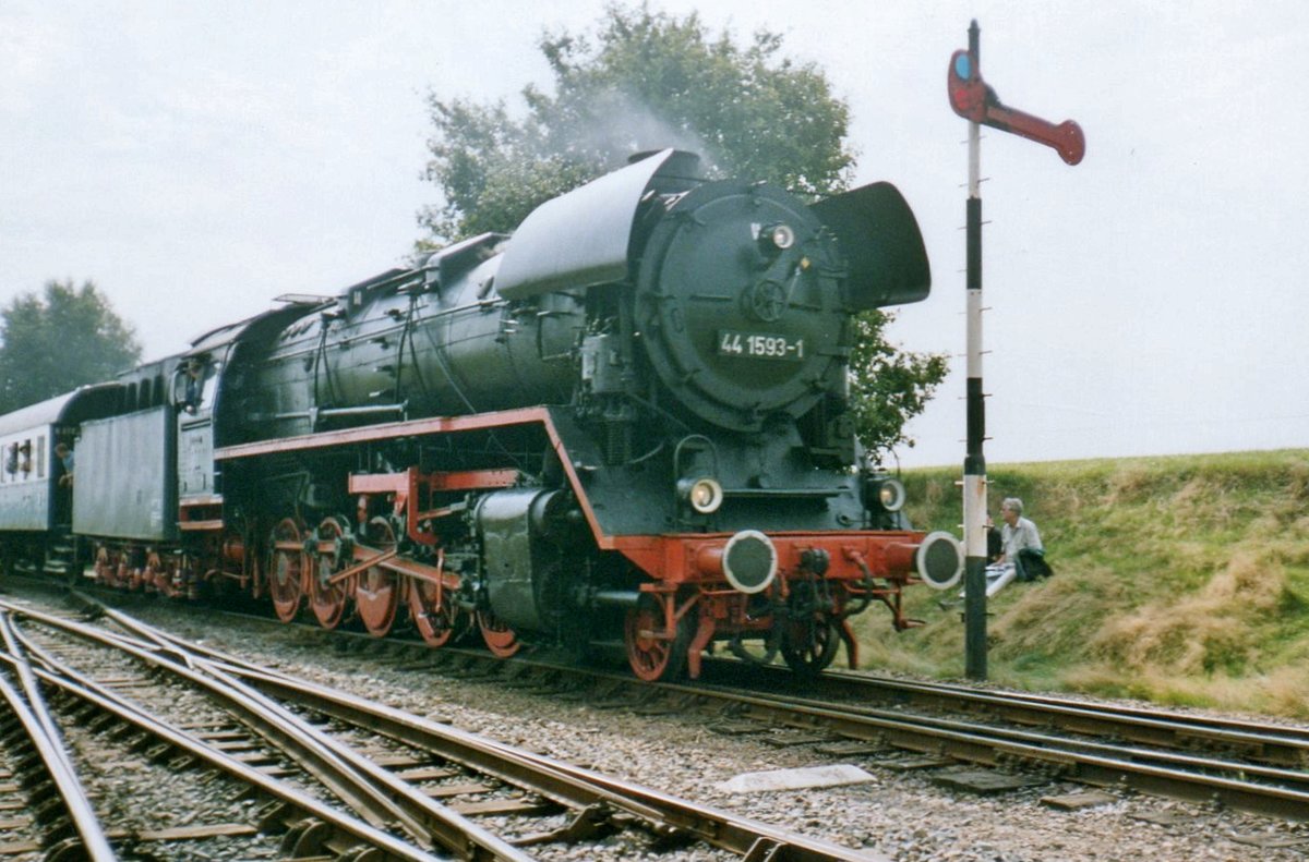Scanbild von VSM-Dampfross 44 1593 in Beekbergen, das Bw dieser Niederländischen Museumseisenbahn, 4 September 2000.