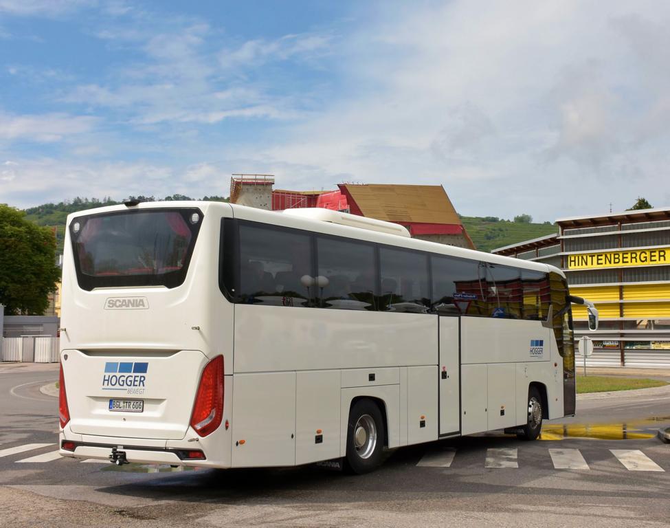 Scania Interlink von Hogger Reisen aus der BRD 2018 in Krems gesehen.