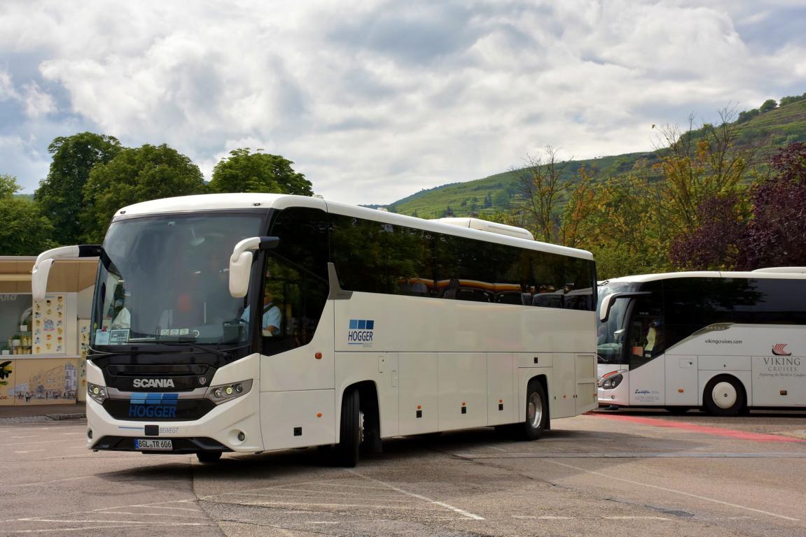 Scania Interlink von Hogger Reisen aus der BRD 2018 in Krems gesehen.