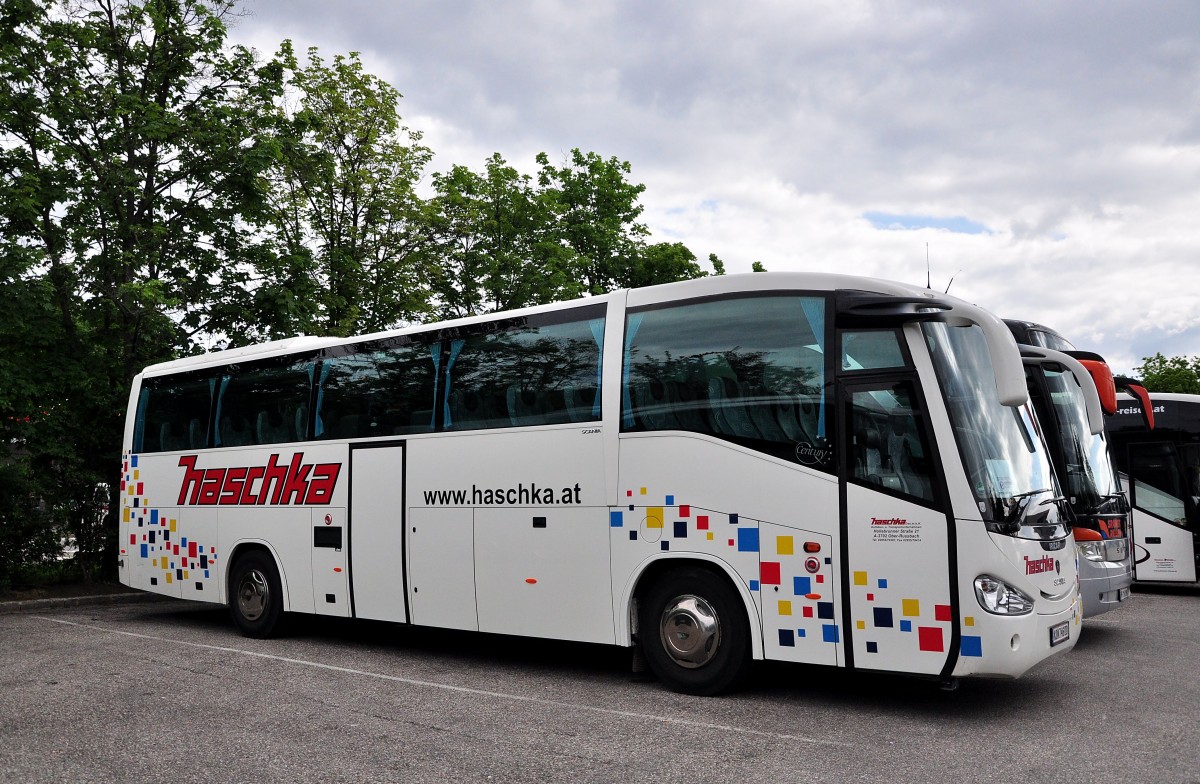 Scania Irizar von Haschka Reisen aus sterreich im Mai 2015 in Krems gesehen.