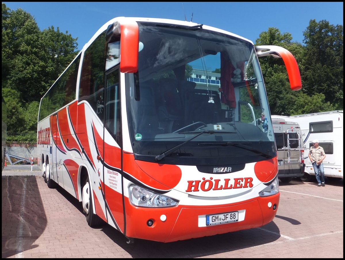 Scania Irizar von Höller-Reisen aus Deutschland im Stadthafen Sassnitz.