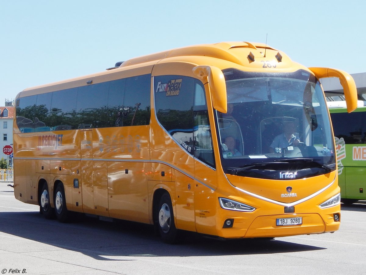 Scania Irizar von Student Agency aus Tschechien in Berlin.