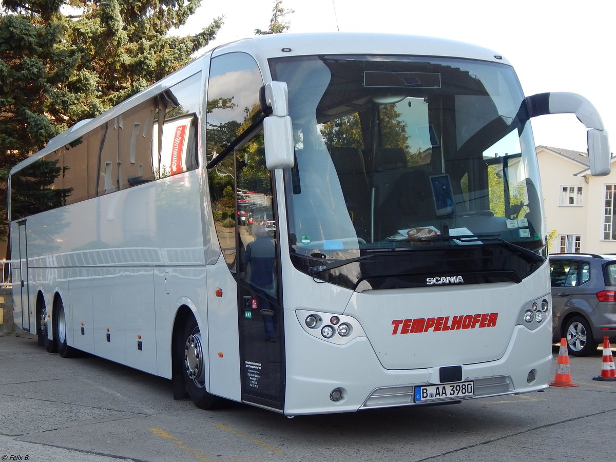 Scania OmniExpress von Der Tempelhofer aus Deutschland in Sassnitz.