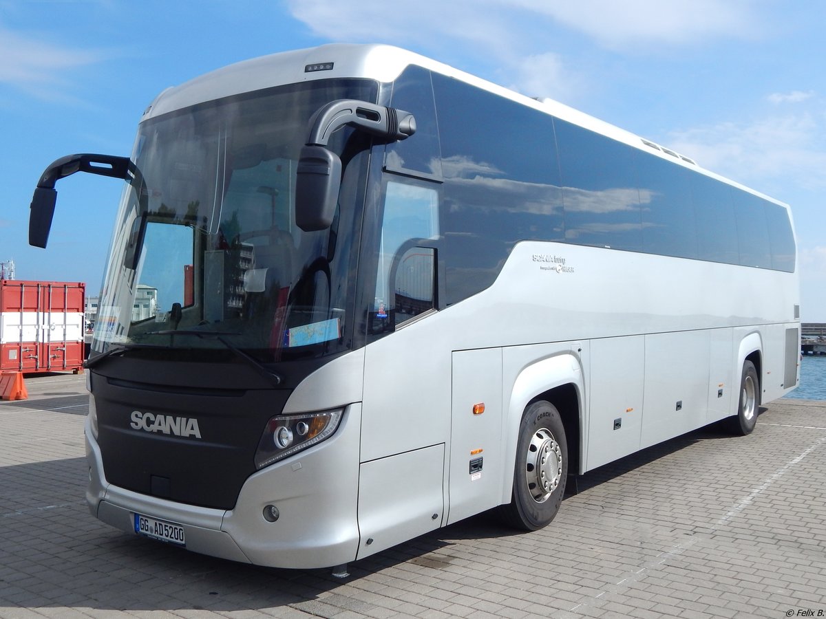 Scania Touring von A-DLS Airport DienstleistungsService GmbH aus Deutschland im Stadthafen Sassnitz