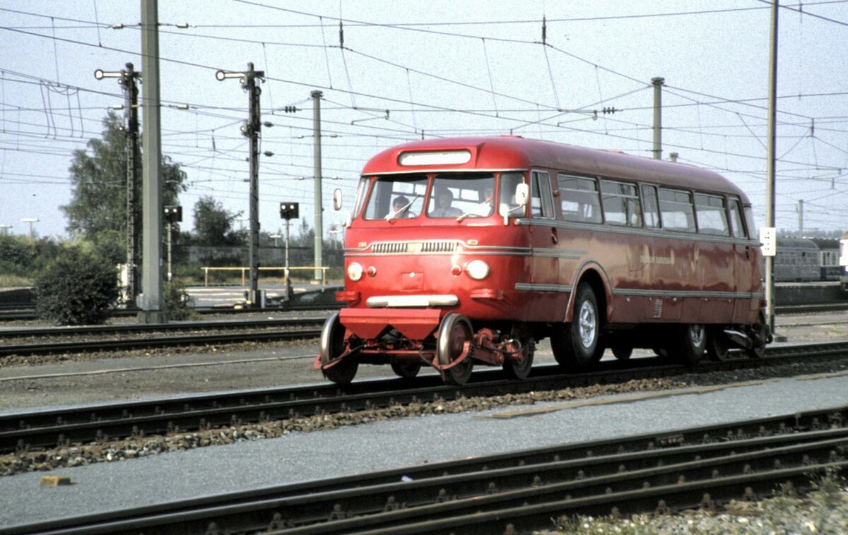 Schi-Stra-Bus bei der Jubiläumsparade 150 Jahre Deutsche Eisenbahn in Nürnberg-Langwasser am 14.09.1985.