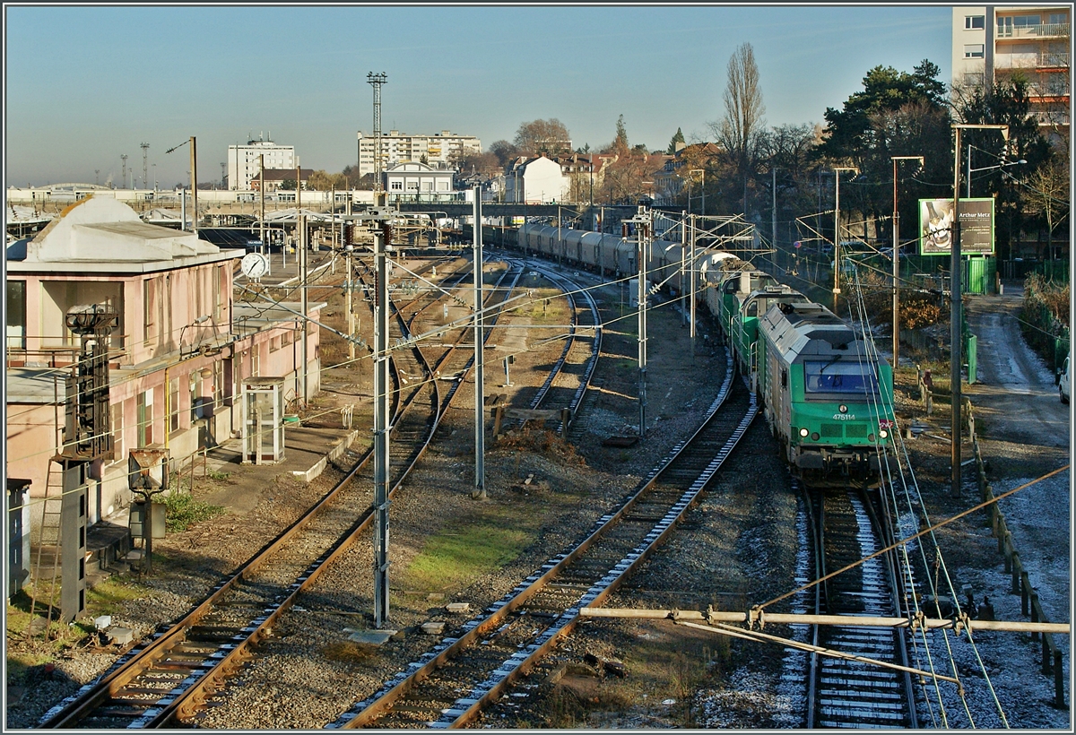 Schn ist anderrs, doch leider bekamen wir nur diese eine SNCF BB 75 000 zu sehen. Die 475144 mit einem Gterzug in Mulhouse am 10. Dez. 2013