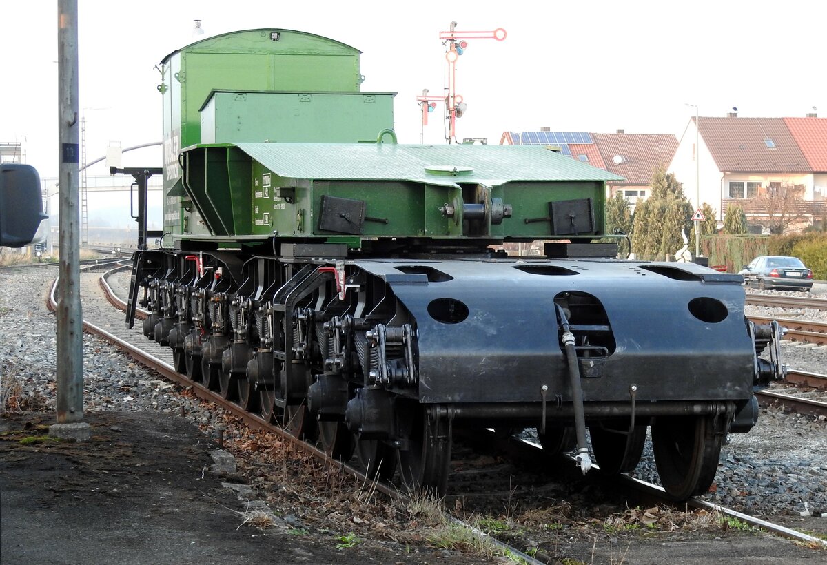 Schnabeltragwagen leeres Drehgestell zur Aufnahme des Tragschnabels, 996 0 005-0 der Kbler Spedition in Vhringen am 05.12.2015.