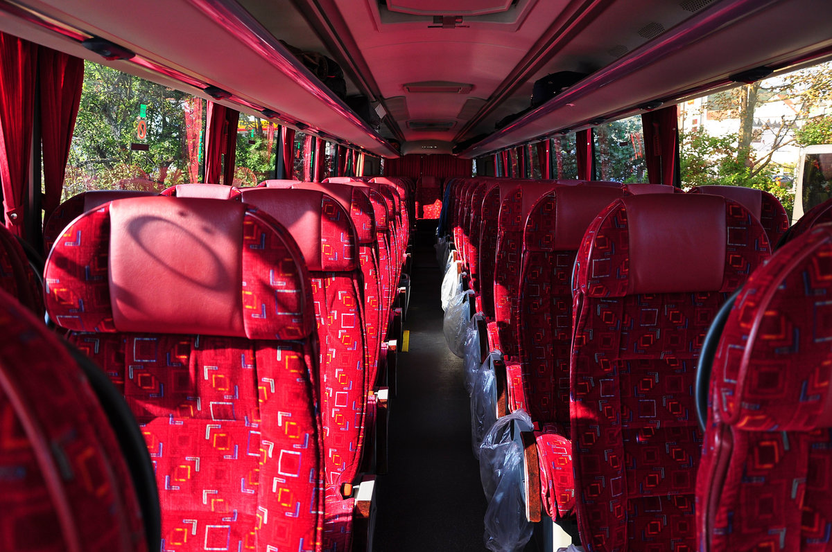 Sch�ne Sitze im Temsa Diamond von K�l�njarat aus Ungarn in Krems.