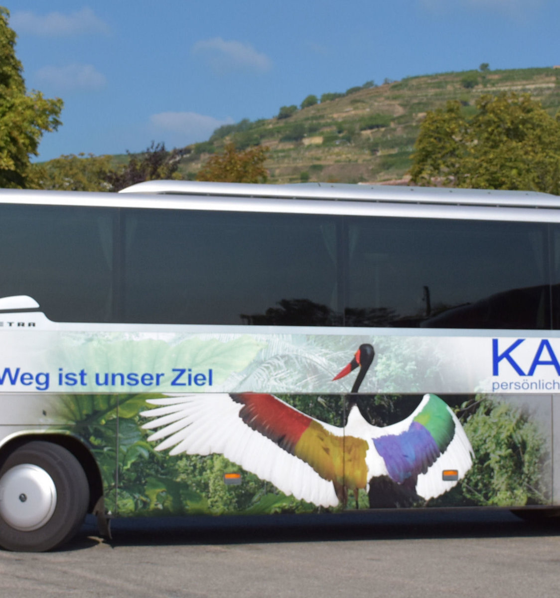Sch�nes Seitendekor am Setra 415 GT- HD von Karl Tours aus �sterreich,2017 in Krems.