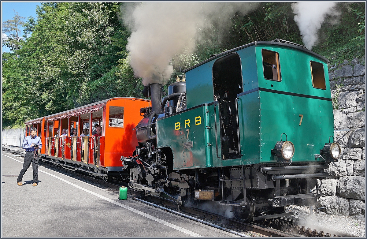 
Schweizer Dampftage Brienz 2018: Dampf, für die BRB Alltag, nur ausnahmsweise wird gedieselt. Im Bild Kohlegefeuerte BRB H 2/3 N° 7 in Brienz.
 30. Juni 2018 