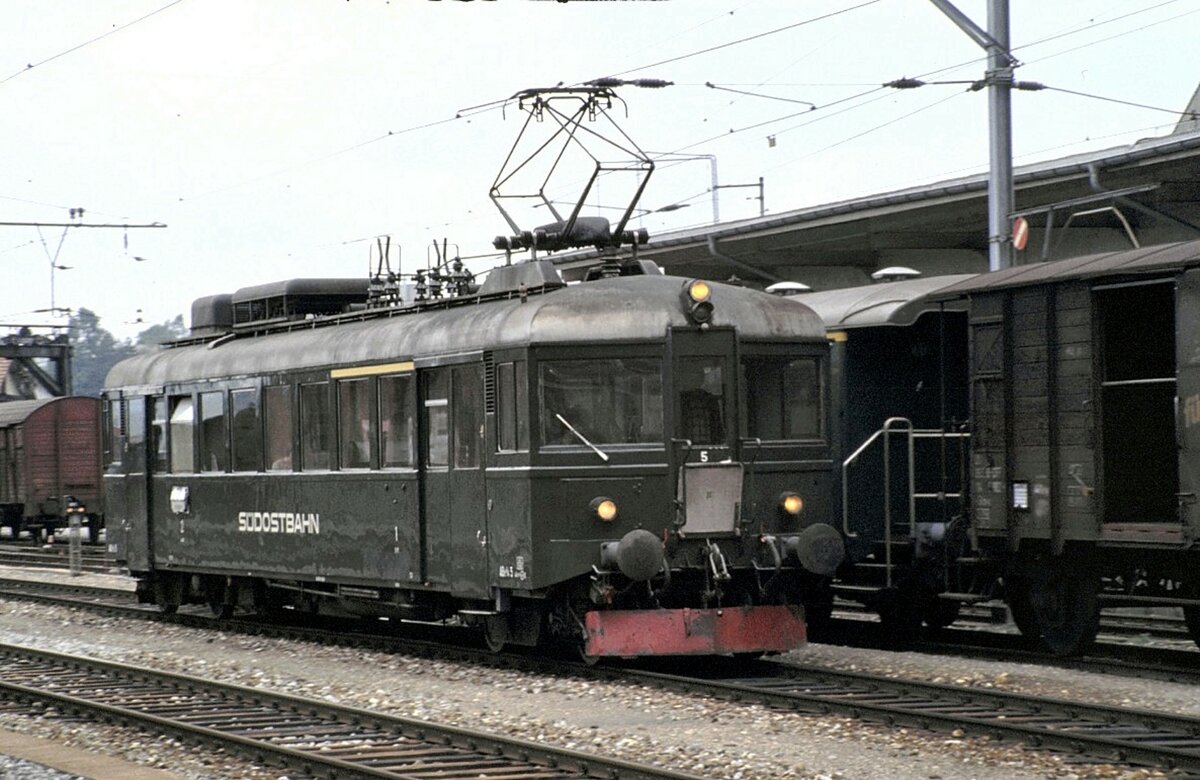 Schweizerische Sdostbahn (SOB) ABe 4/4 Nr.5 in Einsiedeln am 17.06.1980.  Inbetriebsetzung 1939; LP 19,60 m; 44 t; 1000 PS, Vmax 80 km/h. Einsatz Reserve.