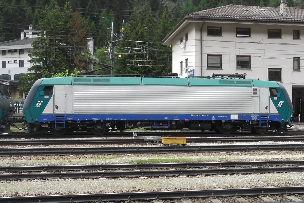 Seitenblick auf FS 412 012 in Brennero am 4 Juni 2015.