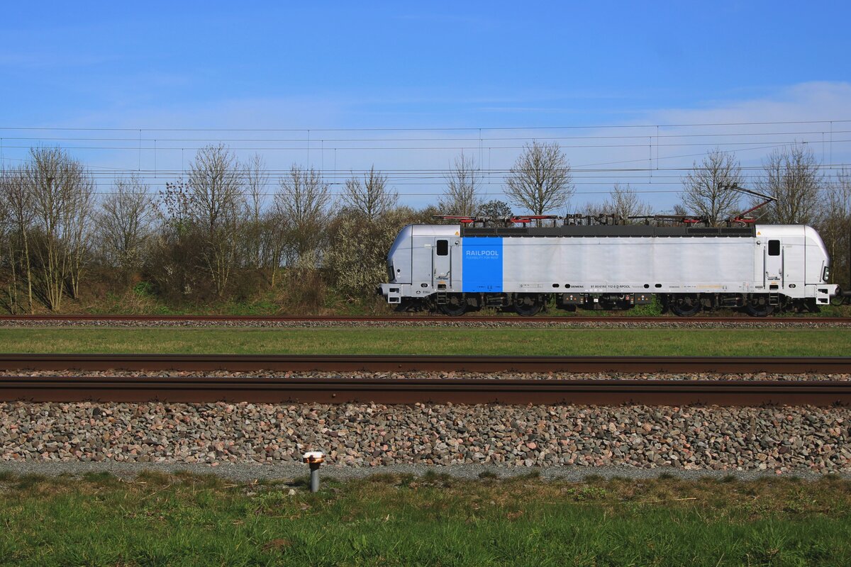 Seitenblick auf Railpool/TX Log 193 112 in Valburg CUP am 14 März 2024.