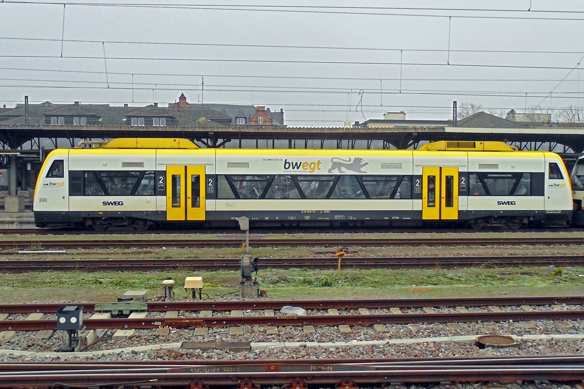 Seitenblick auf SWEG 650 576 in Offenburg am 30 Dezember 2019.