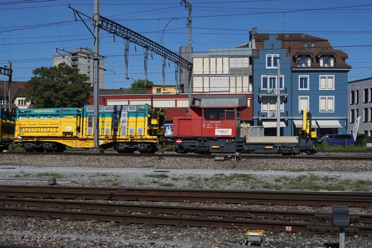 Sersa 234 129 schiebt ein Bauzug durch Brugg AG am 22 Mai 2026.