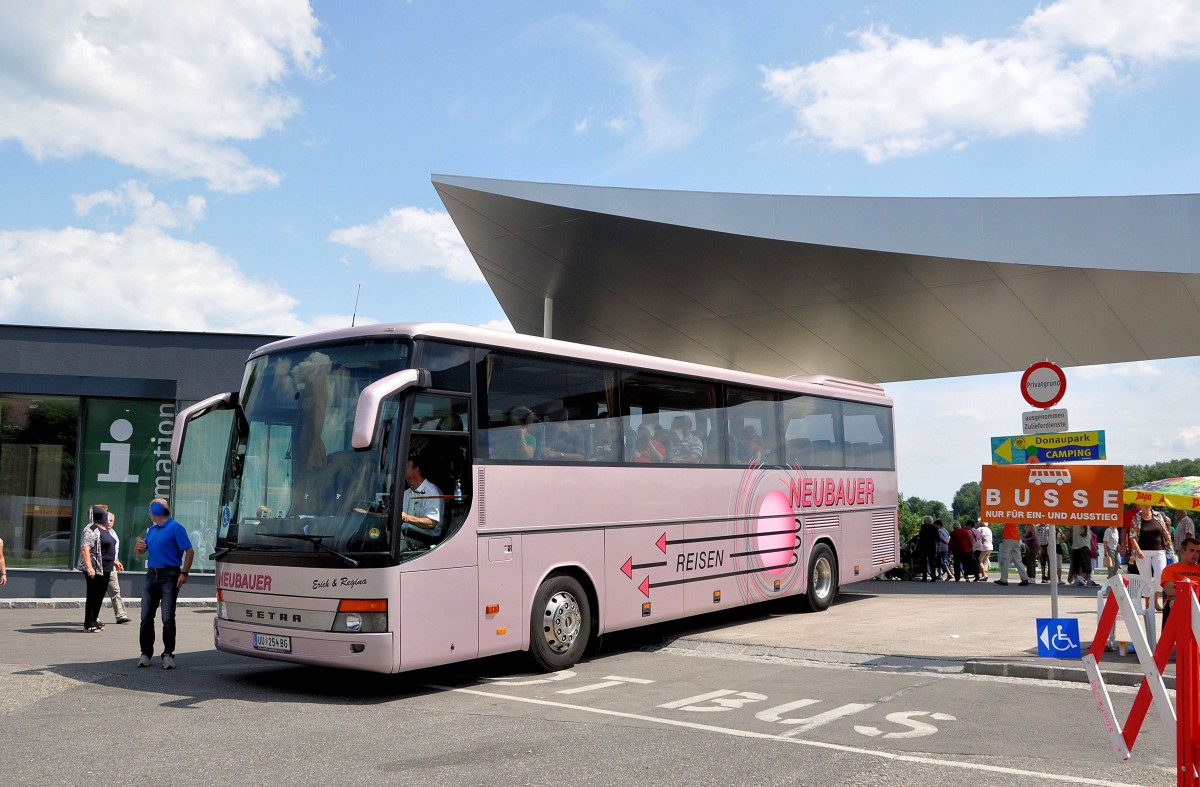 SETRA 315 GT-HD von NEUBAUER Reisen / �sterreich im Juli 2013 in Krems an der Donau.