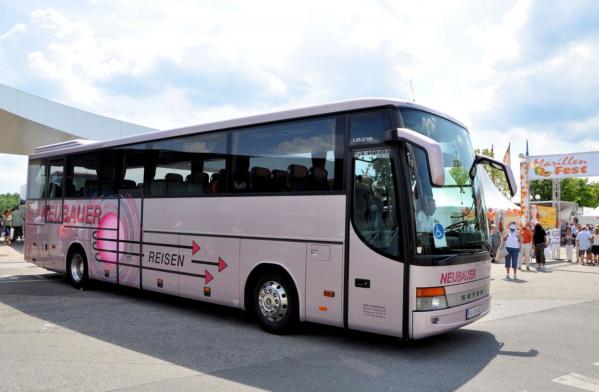 SETRA 315 GT-HD von NEUBAUER Reisen / �sterreich im Juli 2013 in Krems an der Donau.